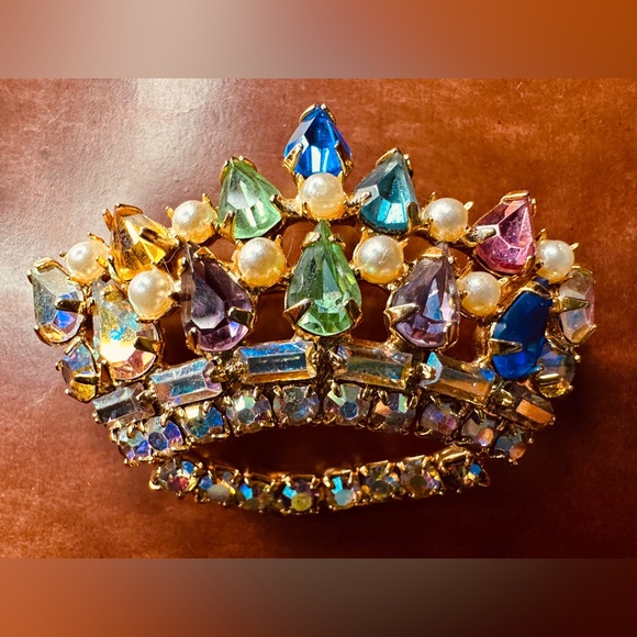 B. David Vintage Rhinestone Crown Brooch Gold Tone Aurora Pink Green Orange Purp - Picture 2 of 6